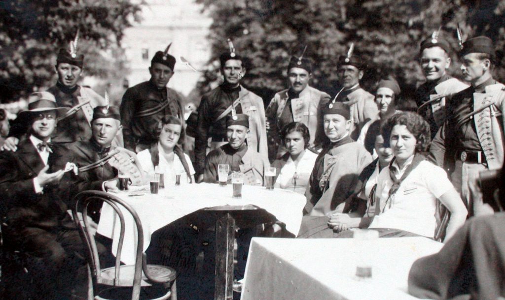 СОКОЛИ – Петроварадински соколи на једној прослави између два светска рата