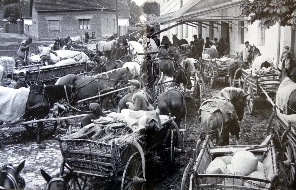 OBAVEZA – Seljaci su kolima donosili žito u mlinove, kao obavezan otkup