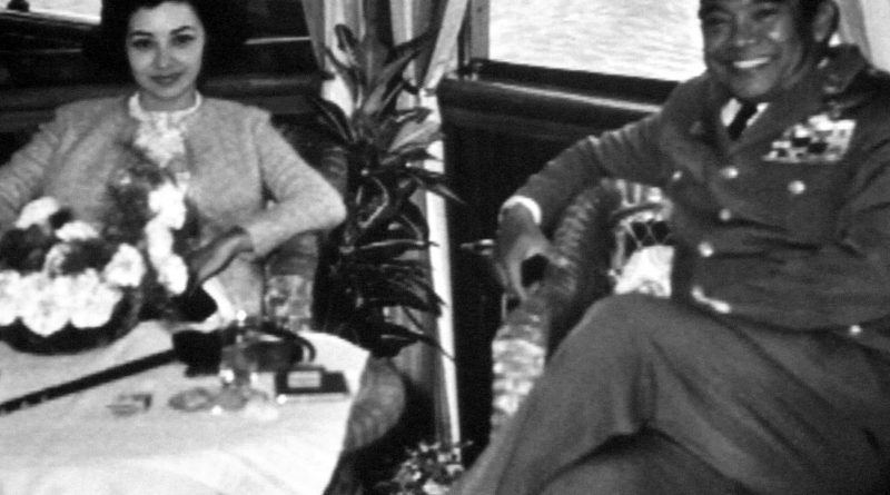 Титов снимак индинежанског премијера Сукарна са супругом